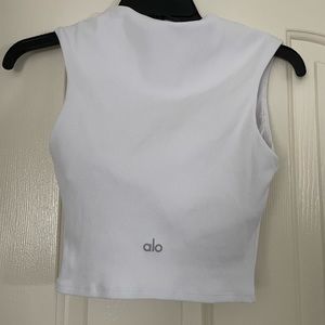 Brand new ALO workout/going out top✨